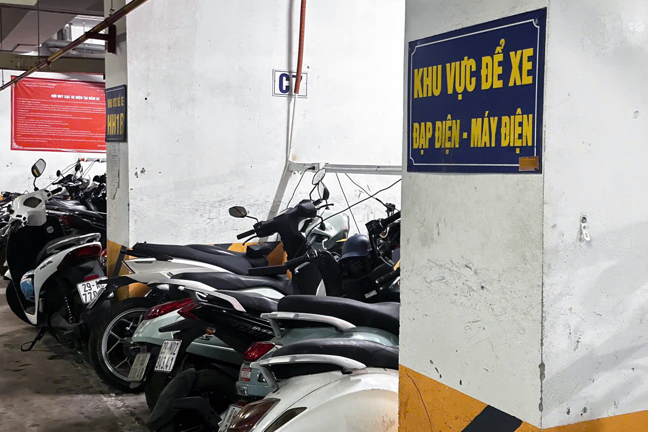 Nhiều chung cư cấm xe máy điện, Sở Xây dựng Hà Nội gợi ý hướng giải quyết